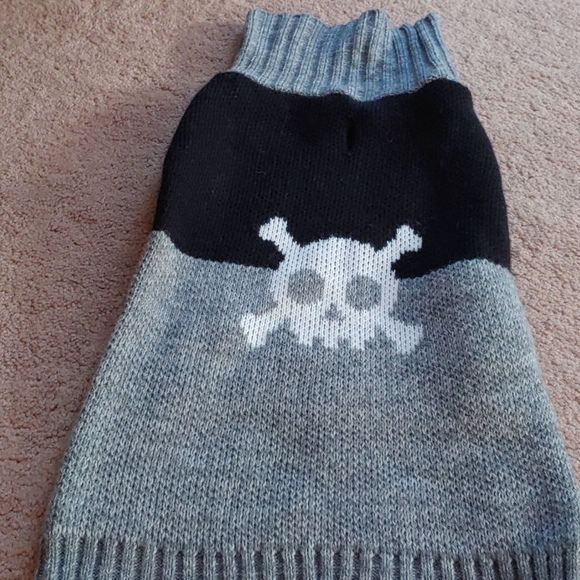 Dog Sweater. Large. New. Grey Black. & White  SALE NEW  WITH OUT TAGS - Picture 2 of 3